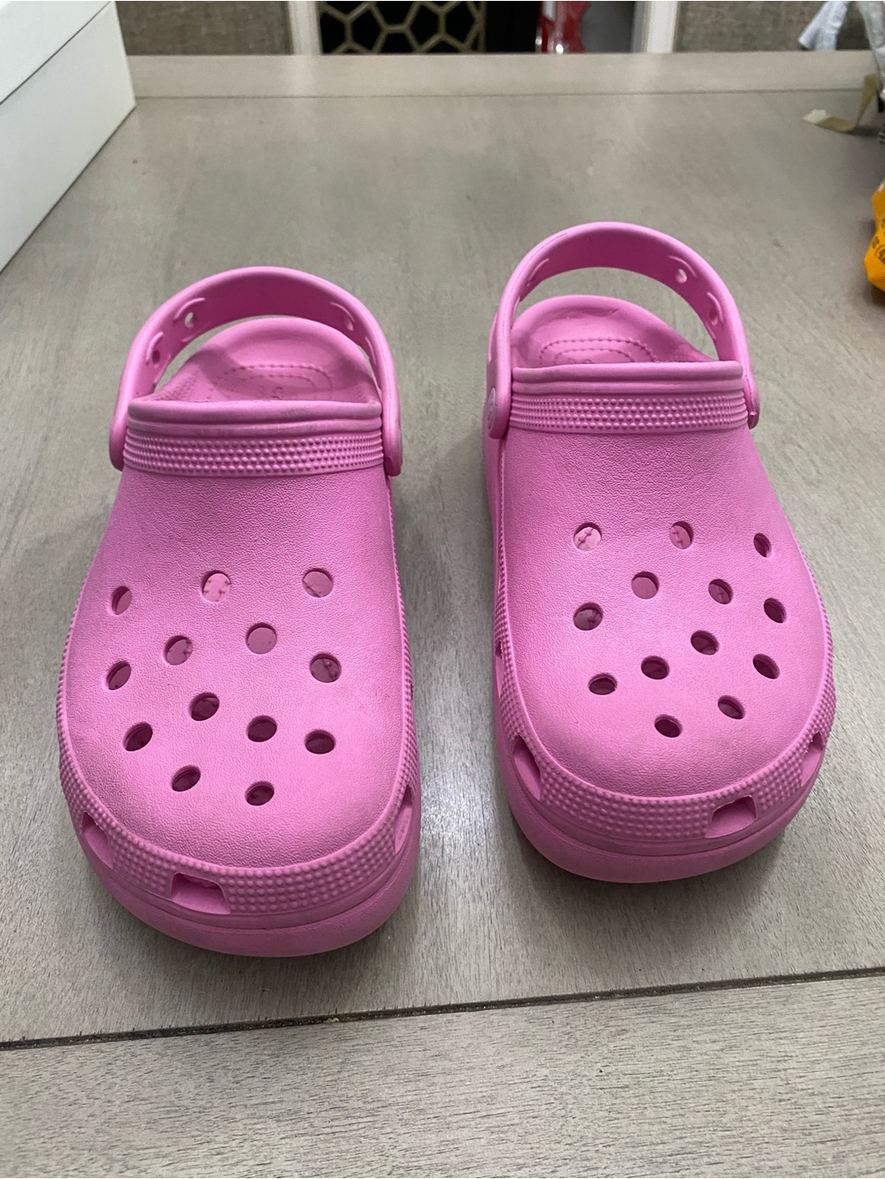 CROCS Kids Classic Clog in Bright Pink